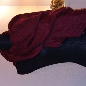 Maroon scarf with blavk trim